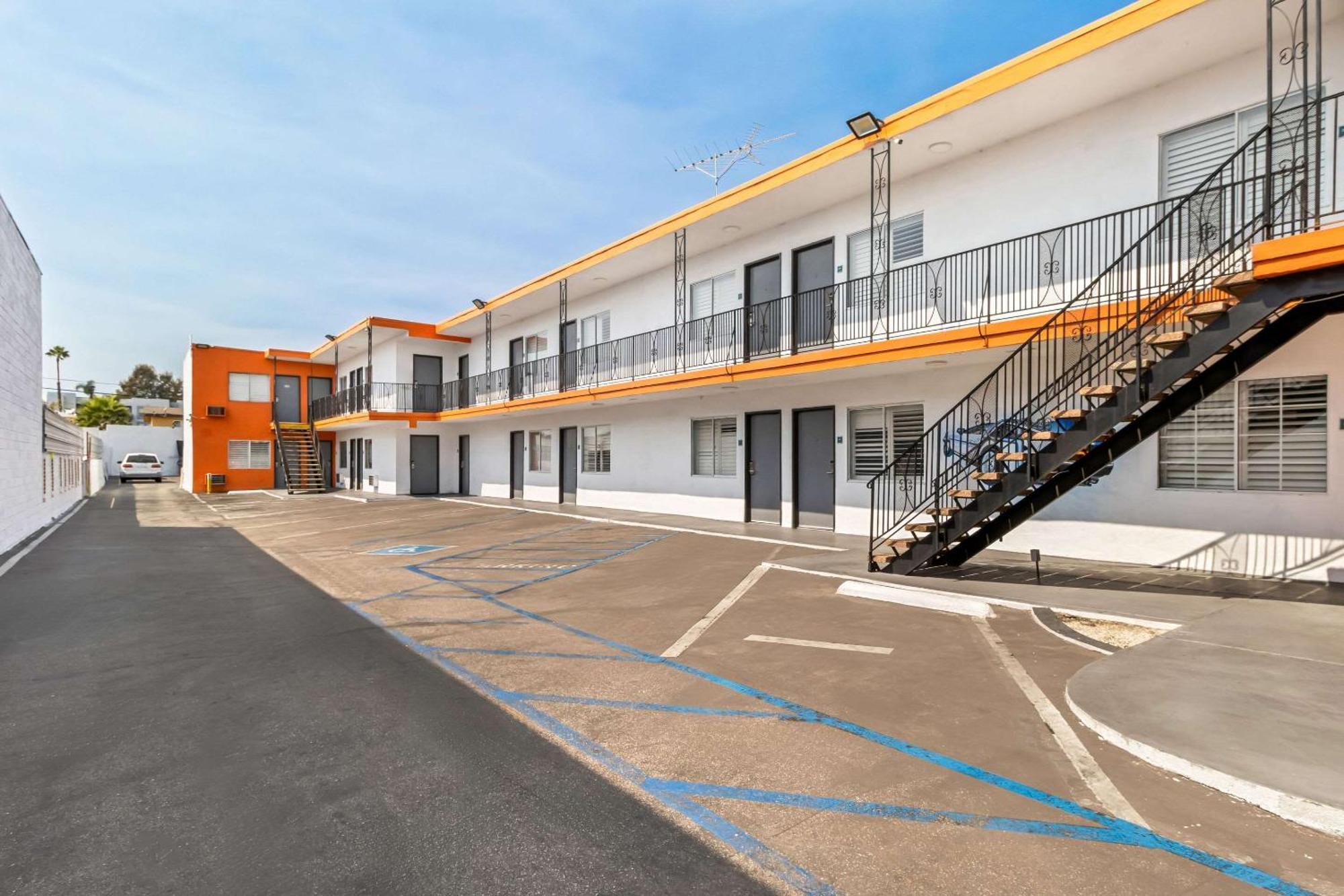 Rodeway Inn & Suites North Hollywood Burbank Airport - Universal Area Los Angeles Exterior photo